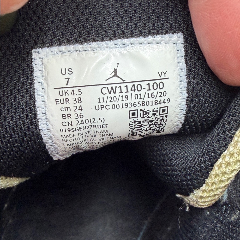 Jordan 1 Mid SE
Multi-Color (Women's) - Picture 5 of 10